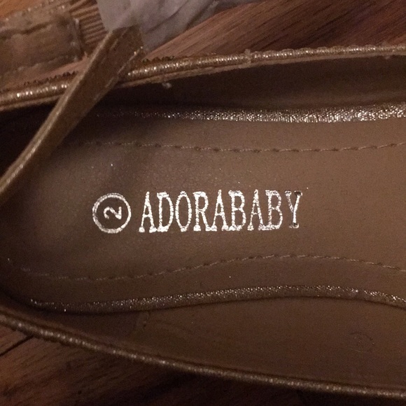 Size 2 girls gold with the rhinestones dress shoes - Picture 4 of 5